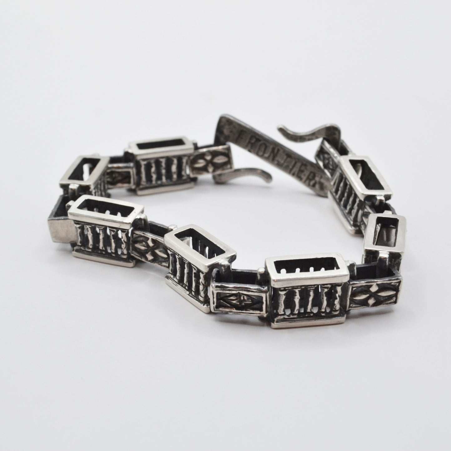 列柱與十字菱花