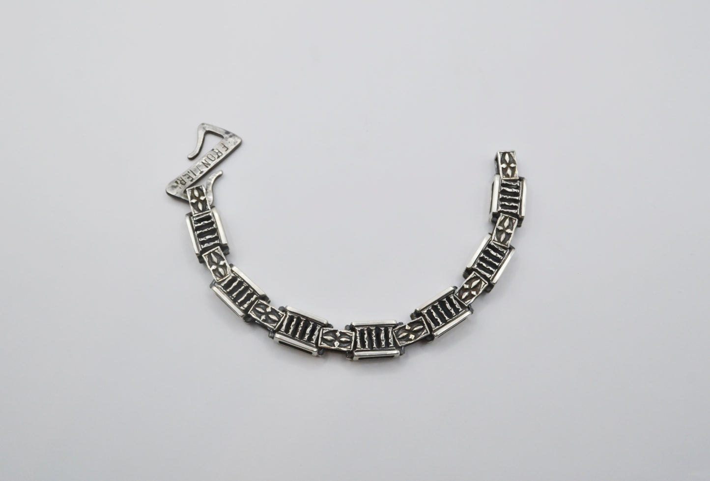 列柱與十字菱花